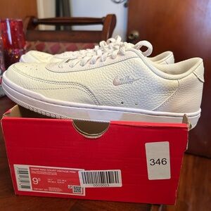 Nike Cream Court Vintage Sneakers